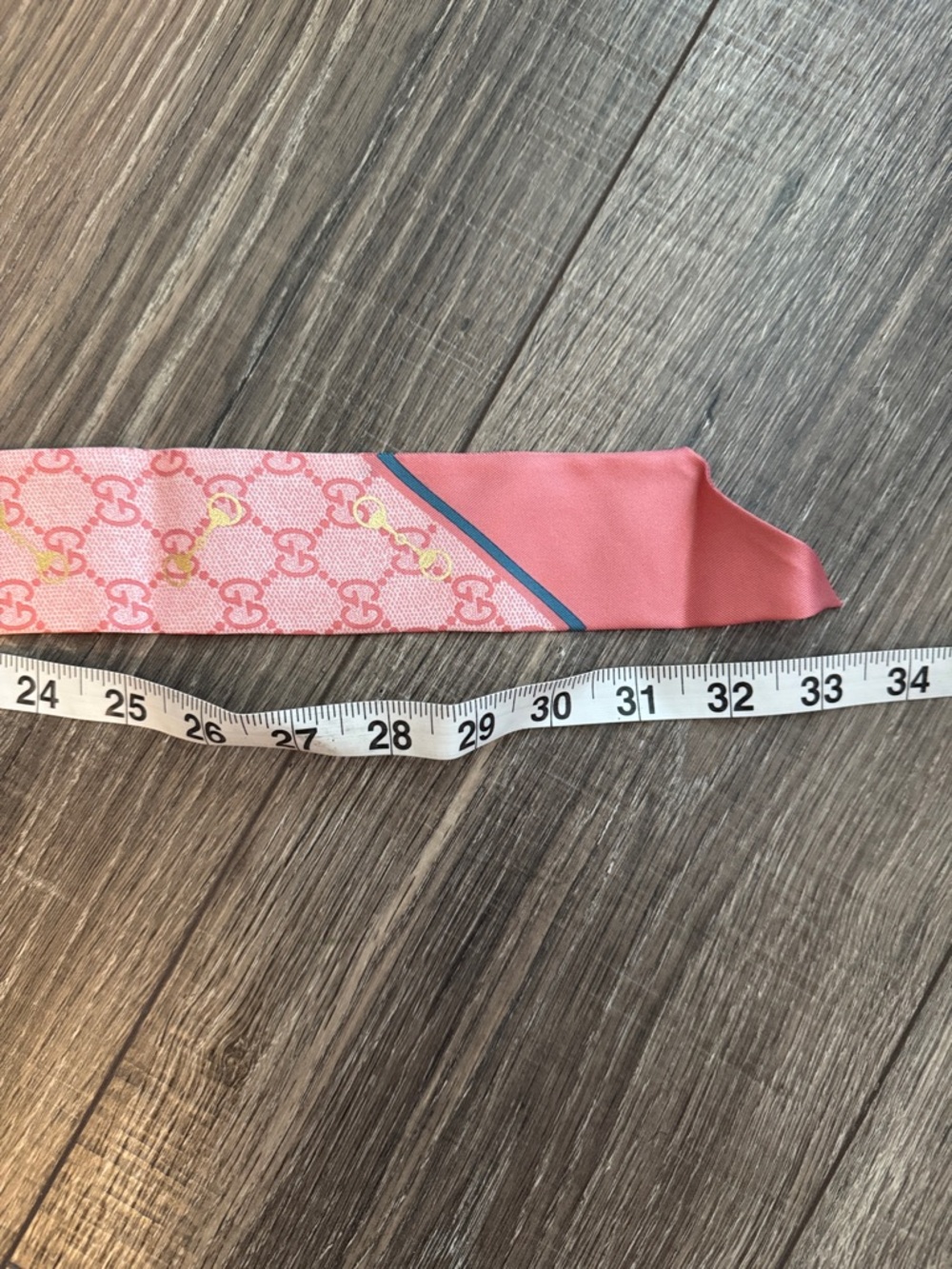 Gucci Pink Silk GG Logo Skinny Scarf with Gold Accents - Picture 5 of 6